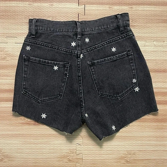 PacSun Daisy Embroidered Cut Off High Rise Shorts Women's Size 23 - Picture 2 of 7